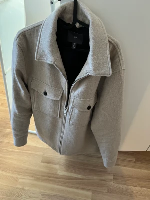 Overshirt/jacka - Säljer av min garderob, hör gärna av dig vid frågor och funderingar!