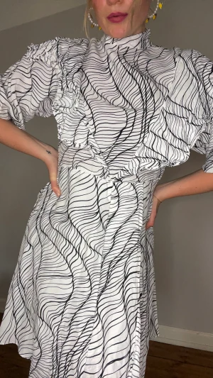 Modest dress - 36 men känns lite som 34 Inte använd mer än 2 gånger