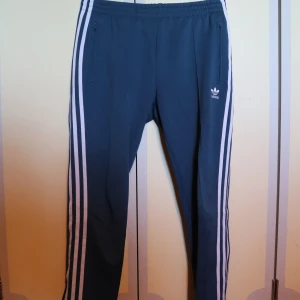 Adidasbyxor blå - Blåa Adidasbyxor 
