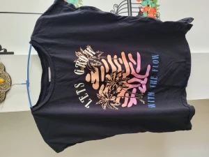 Svart Tshirt med grafik  - Svar tshirt 