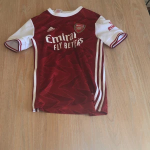 Arsenal  - Aldrig använda finns Byxor till  