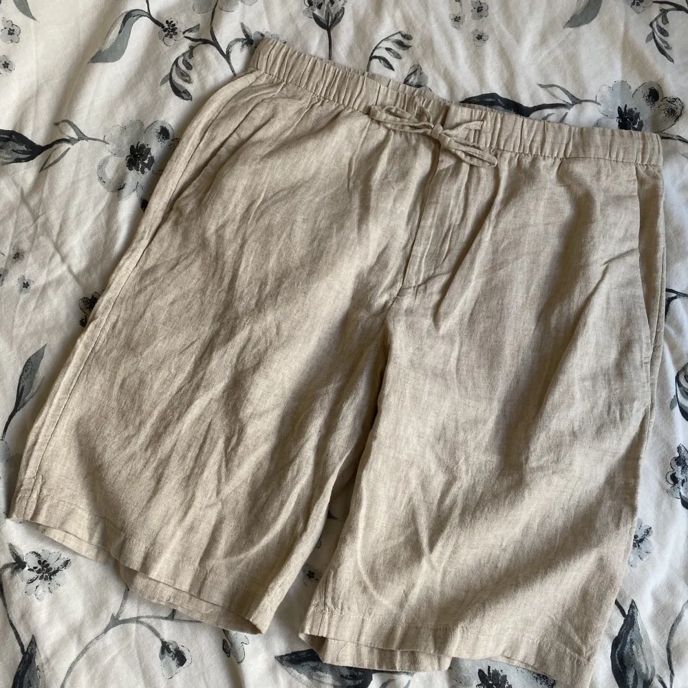 Oanvända linne shorts jätte luftiga för sommaren. Shorts.