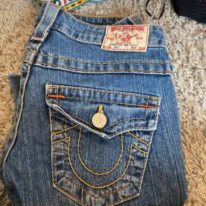 Ett till par true religion jeans i unik modell! Bilder kan skickar vid efterfrågan! Pris diskuteras! 