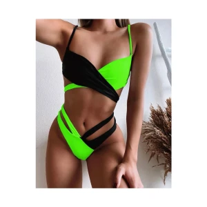 Bikini-set - Bikini från SHEIN i storlek S, endast provad. Passar både XS och S. Tror den passar upp till en C kupa.  Säljes pågrund av att den var för liten för min byst.