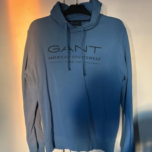 Gant hoodie - En gant hoodie jag fick i present som inte kommer till användning, skick 8/10 Nypris 1000:-