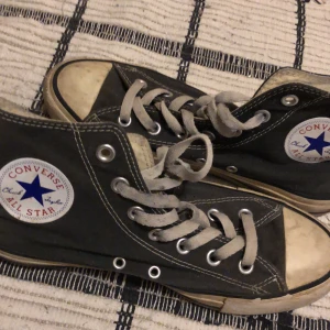 Converse  - Vissa gillar slitna så… Inga fel på insidan