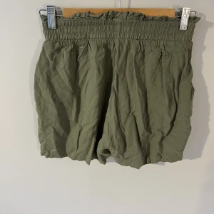 Shorts  - Mörkgröna shorts från lager 157, Aldrig använda. Stolek xs