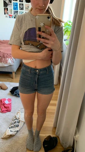 Jeans shorts  - Mörkblåa jeans shorts från H&M. Är bara anstånds fåtal gånger. Köparen står för frakt 💞💞
