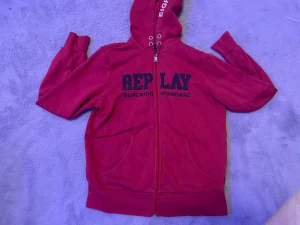 Hoddie med dragkedja - Röd hoddie med dragkedja