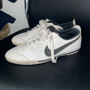 nike - använda några gånger men små nu strlk 37,5