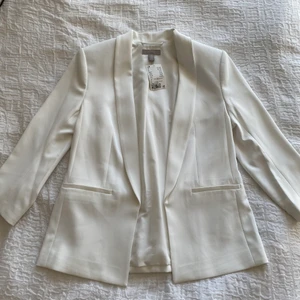 Kavaj - Supersnygg, helt oanvänd kavaj från h&m! Storlek 38 💛