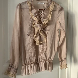 Blus Saint Tropez - Otroligt fin blus från Saint Tropez i gammalrosa färg. Är absolut öppen för prisförslag, kan mötas upp i Stockholm och det är bara att skriva för fler bilder!!