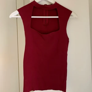 Topp från zara - Fin topp från zara i storlek M, men passar även S. Använd en gång. Köparen står för frakten💗