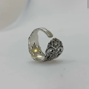 Ring ”Eira” - Här är vår ring Eira! Materialet är nysilver och ringen finns i alla storlekar ❤️