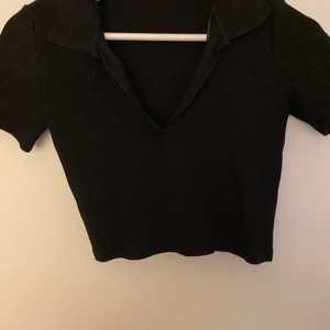 Zara  - Ett så fin tröja från zara som tyvärr inte kommit till användning då jag har många andra väldigt lika, använd 1-3 ggr💗 så fin till sommaren!!