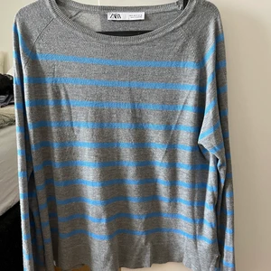 Populär randig tröja från Zara - Säljer denna populära tröja från Zara. Endast använd någon gång. 