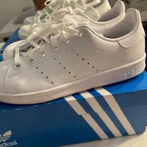  stan smith adidas - Ett par nästan helt nya stan smith adidas skor. 