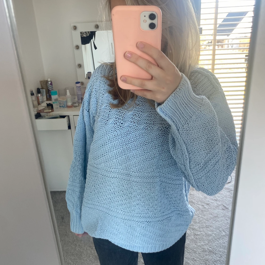 Stickad ljusblå tröja