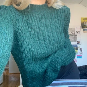Grön stickad tröja - Grön stickad tröja från Monki i storlek M. Frakt tillkommer