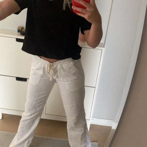 Roxy linnebyxor - Säljer dessa populära linnebyxor i storlek S. Köpta från Roxy egna hemsida.De är i gott skick utan skavanker.👏👏❤️