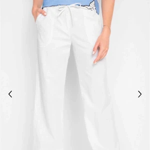 Linnebyxor - Säljer dessa populära vita linnebyxor från Bonprix i storlek 40, helt oanvända. Storlek 40 men ganska stor i storleken så bra ifall man vill ha lite baggy. Köparen står för frakten💗