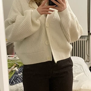 H&M size S  - Aldrig använd cardigan från H&M i storlek S 