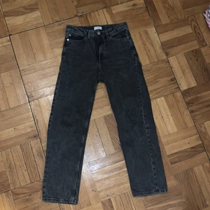 Lindex jeans gråa i stl 34 - Inga skador elle fläckar stl 34 