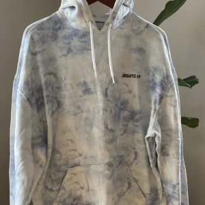 Hoodie - En fin hoodie från Axel arigato. Inga fläckar. Säljer pga använder inte. Passar S/M 