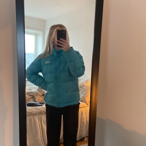 The North face jacka  - Säljer denna jacka för den ej kommer till användning någon mer, kan gå ner i pris vid snabb affär 