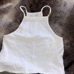 Sommar tipp - Sommar topp till salu. Använd 1 gång. Storlek S. 