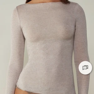 Intimissi tröja - Säljer även denna fina intimissi kashmire tröjan som nästan aldrig har använts💕 ny pris 429kr