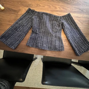 Zara topp  - Säljer denna sjukt snygga toppen från Zara i storlek S helt oanvänd🤩 Säljer pga för lite storlek!!