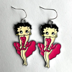 Bettty Boop örhängen 💕 - Nickelfria krokar och fri frakt 💕