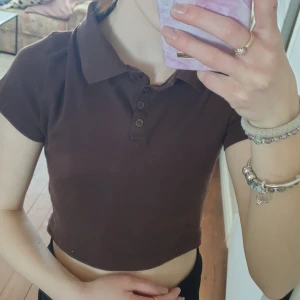 T-shirt - En t-shirt från HM divided. Inte använd jätte många gånger❤️💖