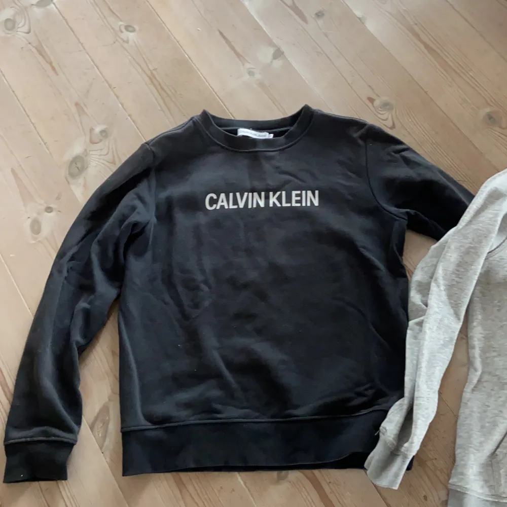 En Calvin Klein tröja, En gant Hoodie, En Peak Performance kofta Storlek 134-140, gott skick . Hoodies.
