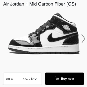 Air Jordans 1 mid Carbon Fiber  - Sparsamt använda Jordans. Kommer tyvärr inte till användning som dom ska. Kan diskutera pris vid snabb affär ❤️