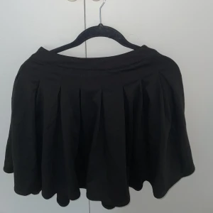 Svart kjol  - Jag har bara använt den här kjol en gång