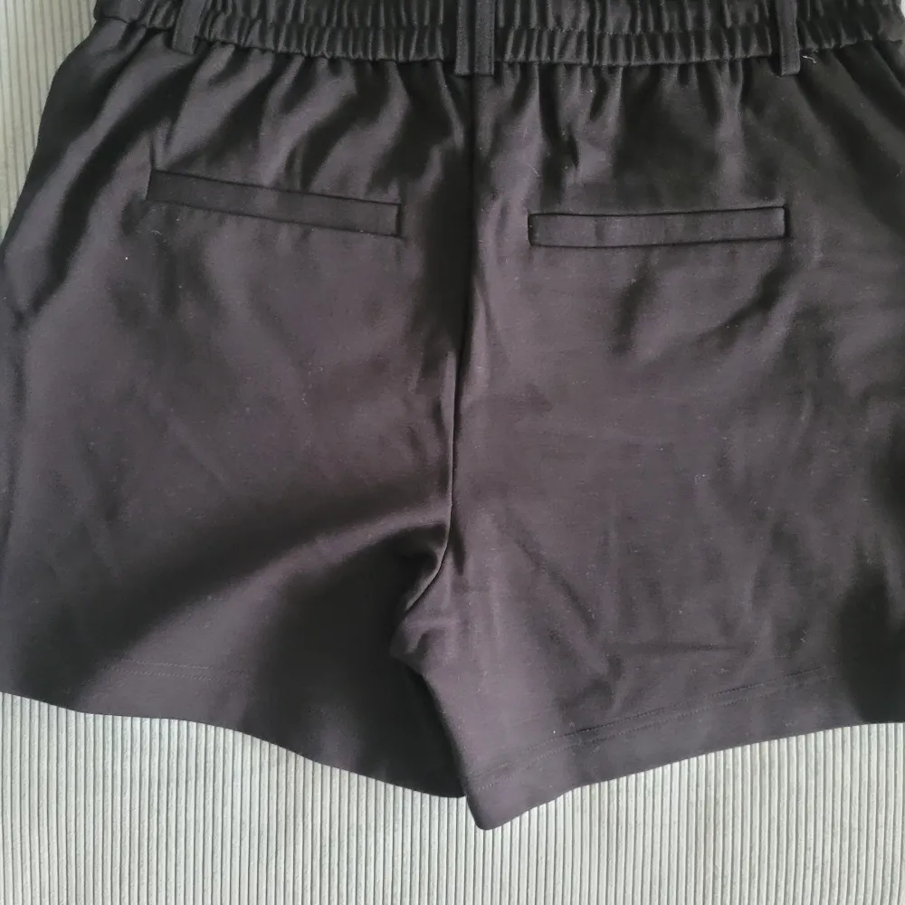 Säljer dessa poptrash shorts som jag köpte på rea för 249 kr. Pga för stora för mig är de endast provade och aldrig använda, lapp finns kvar 🌸. Shorts.