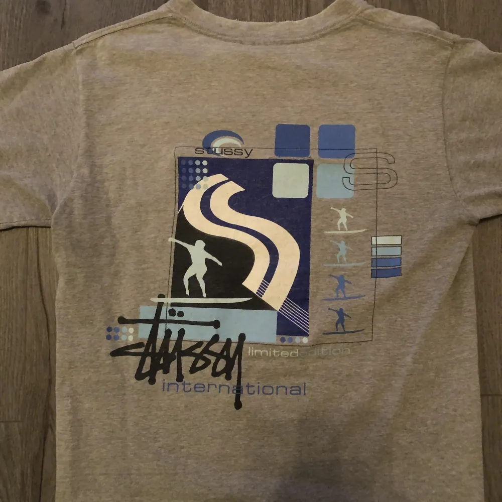 Vintage Stüssy T-shirt från 1996. Bra skick. Storlek Small. T-shirts.