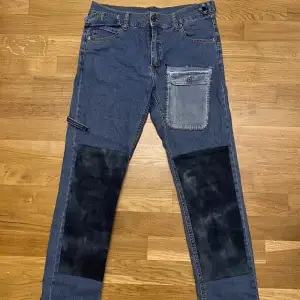 Häftiga jeans från cheapmonday! Dem är köpta från sellpy, men var tyvärr för små för mig. Ganska strechigt material.