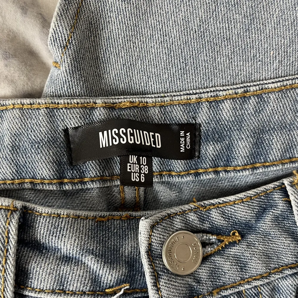 Jättefina jeans från Missguided i jättebra skick❤️. Jeans & Byxor.