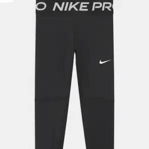 Nike PRO tights. I storlek S. Kommer ej till användning längre