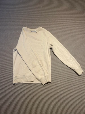 Weekday tröja - Fin, nästan oanvänd.