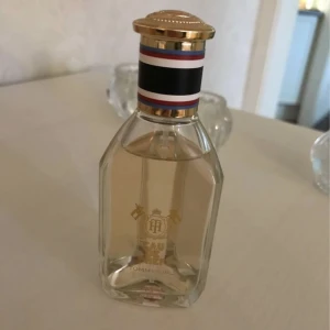 Tommy Girl parfym - 50ml å nästan full. Nypriset är 365kr.