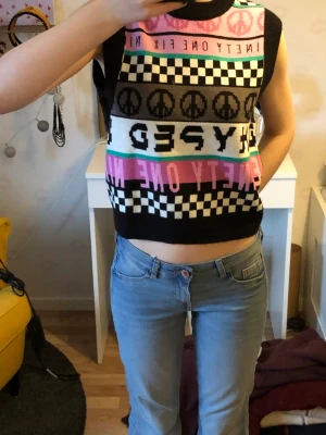 H&M Väst - Använts en gång, mycket bra skick den satt bara inte bra på mig :( skriv om ni har frågor! 😃