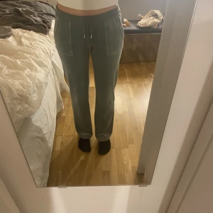 Juciy byxor  - Säljer nu mina Juciy cunture byxor som tuvärr inte kommer till någon användning längre. Dom är utmärkt skick!! Och är precis som nya, passar även som S.(Ny pris är 1100kr)Tveka inte på att Kontakta mig vid frågor eller intresse.🙌🏼💕(tryck inte på köp nu!)