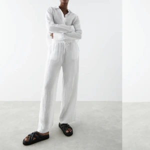 Linnebyxor  - Säljer mina linnebyxor, aldrig använda bara testade. Från Gina. Helt slutsålda💓 hör av dig om de önskas mer bilder eller om du har frågor 