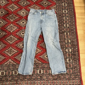 Weekday Galaxy Jeans - Weekday baggy galaxy byxor storlek 30/32 passar mig som är 182cm