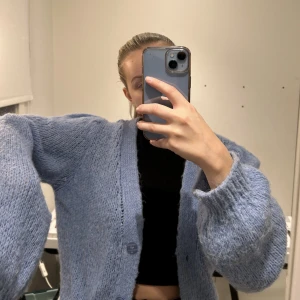 Kofta - Blå stor kofta jättemysig! Skriv för mer info💋💋