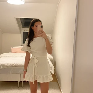 Superfin klänning💕 - Superfin klänning! Perfekt till student och sommar💕